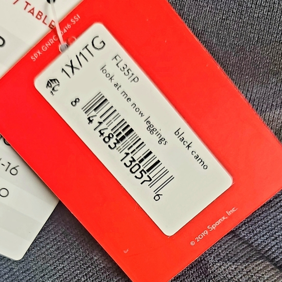 **NWT** SPANX PLUS SIZE LOOK AT ME NOW BLACK CAMO LEGGING - Picture 9 of 10